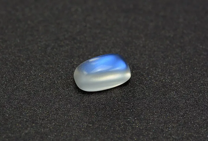 Moonstone vs Labradorite